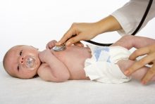 תינוקת נותרה נכה עקב רשלנות